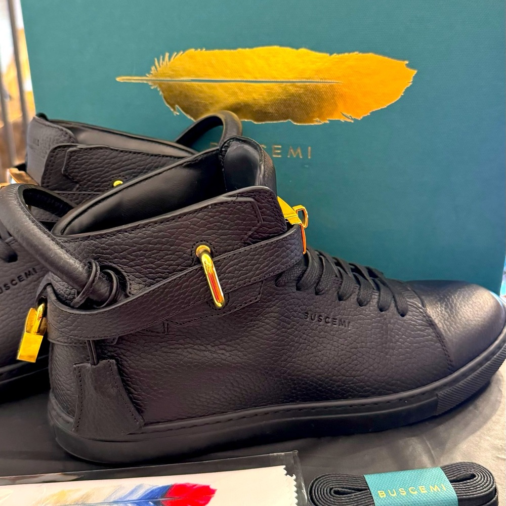 Like New, Buscemi black high top Men’s 10.
